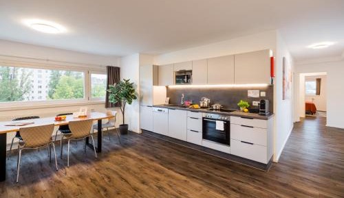 Three-Bedroom Apartment with Balcony Riverview 