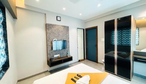 Deluxe Double Room (2 Adults + 1 Child)