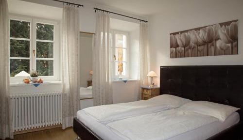 One-Bedroom Apartment with Garden View
