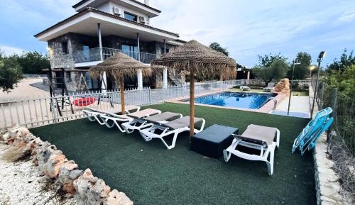Villa with Garden View