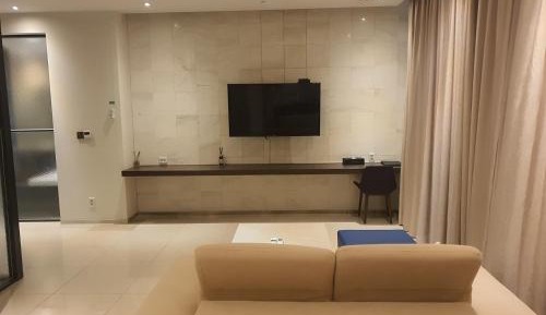 Suite room - Run of House