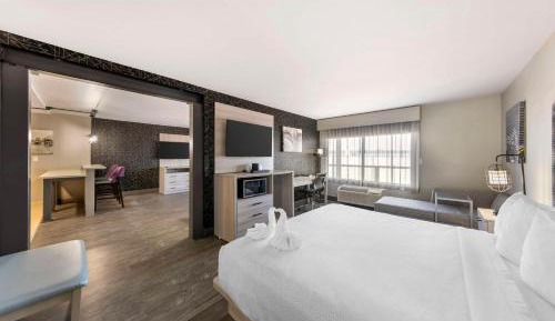 King Suite with Sofa Bed - Non-Smoking