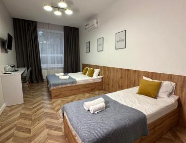 Family Room with Garden View