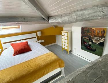 Double Room with Shared Bathroom