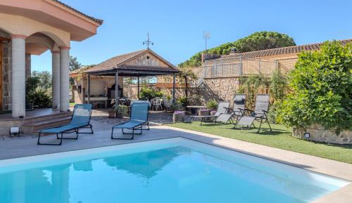 Villa with Garden View