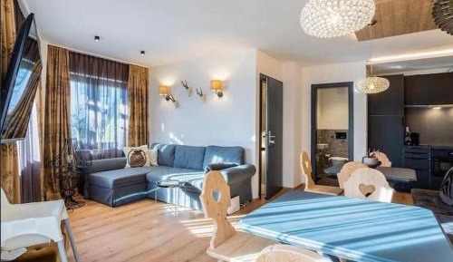 Three-Bedroom Apartment with Mountain View