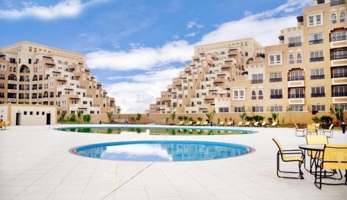 Apartment with Pool View 