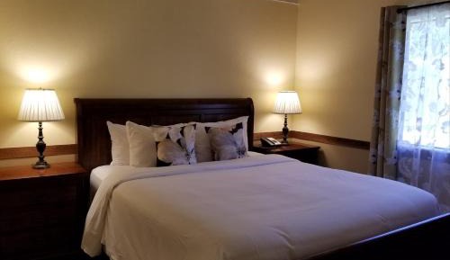 Standard Double Room with Shared Bathroom