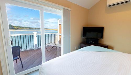 Tidal King Suite