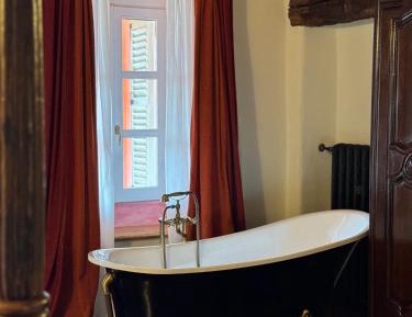 King Suite with Pool View