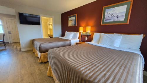 Superior Queen Room with Two Queen Beds and Sofa Bed