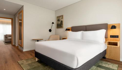 One-Bedroom Suite with Balcony