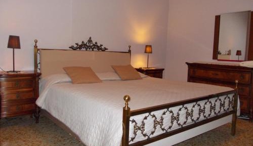 Deluxe Double Room with Shared Bathroom