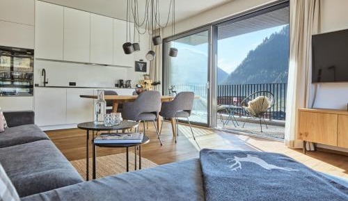 Apartment with Mountain View