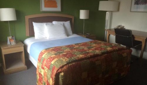 Non-Smoking Queen Room