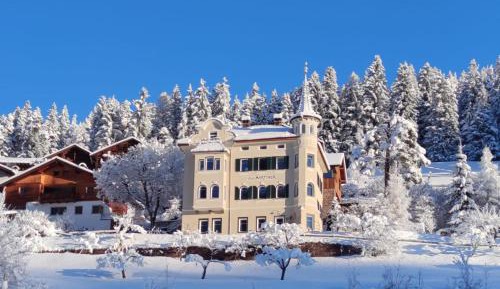 Villa with Garden View