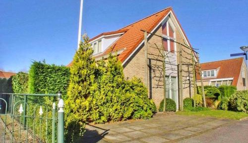 Three-Bedroom Holiday Home 