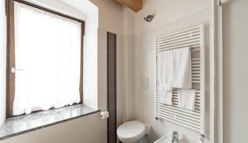 One-Bedroom Apartment with View
