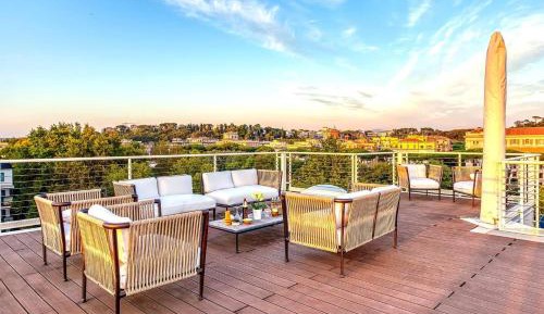 Three-Bedroom Apartment with Balcony