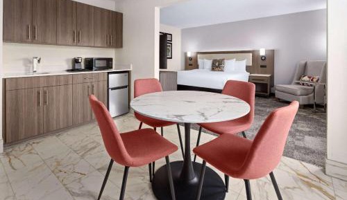 King Room with Kitchenette - Non-Smoking