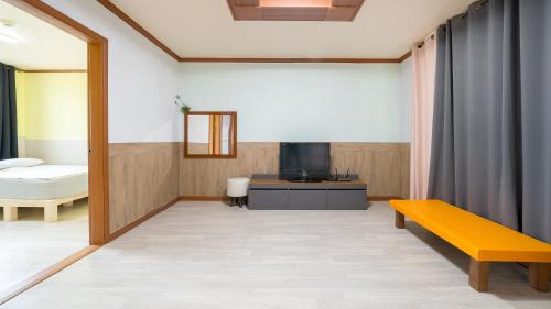 Studio 2