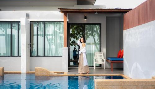 Beach Front Pool Access