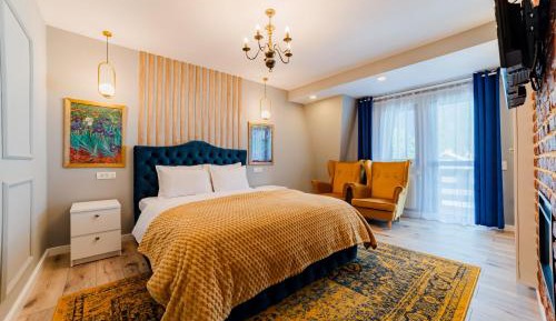 Deluxe One-Bedroom Apartment