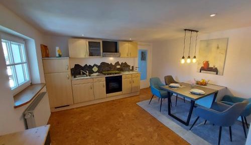 Apartment with Mountain View