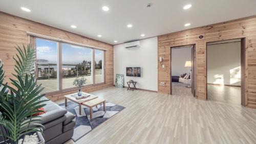 Quadruple Room 10