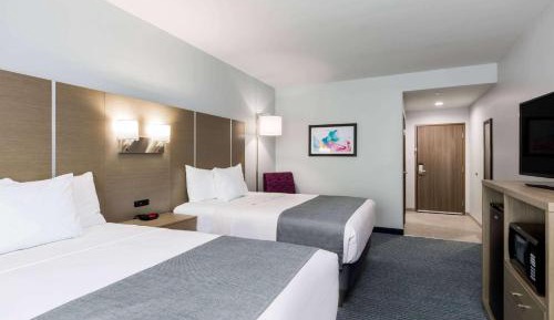 Queen Room with Two Queen Beds - Non-Smoking