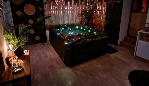Suite with Hot Tub