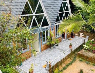 Villa with Garden View
