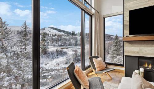 Two-Bedroom Apartment with Mountain View