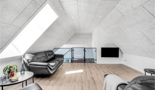 Eight-Bedroom Holiday Home