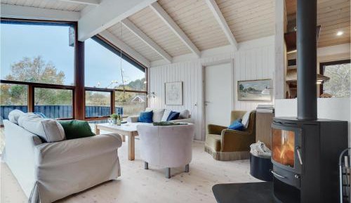Three-Bedroom Holiday Home 