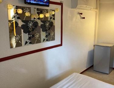 Family Room (3 Adults)