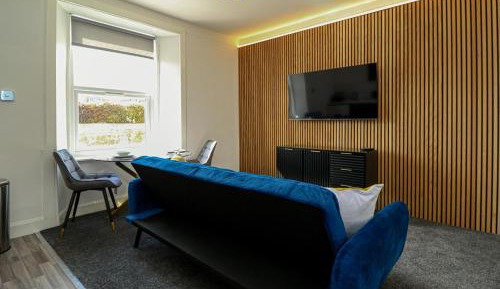 Deluxe One-Bedroom Apartment with Garden View