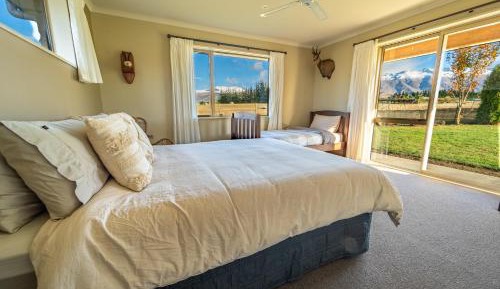 Twin Room with Mountain View
