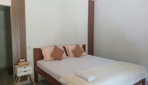 Deluxe Room (2 Adults + 1 Child)