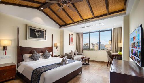 Deluxe Queen Room