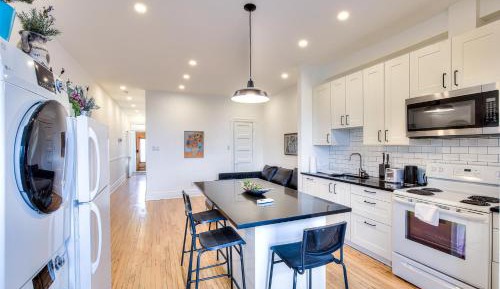 Two-Bedroom Deluxe Apartment with Balcony