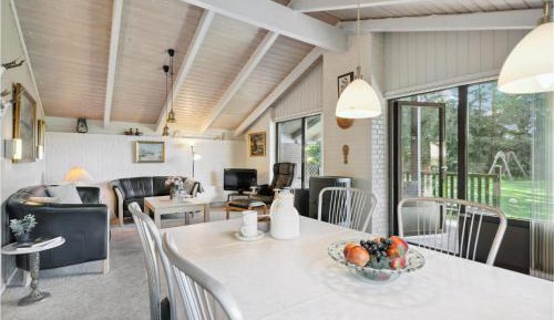Three-Bedroom Holiday Home 