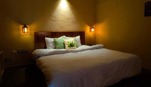 Deluxe Double Room (2 Adults + 1 Child)