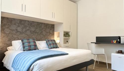 Deluxe Double Room with Shower
