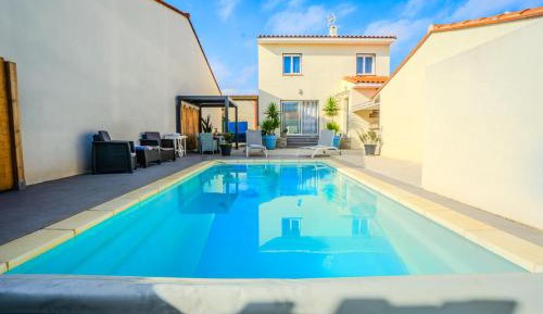Villa with Garden View