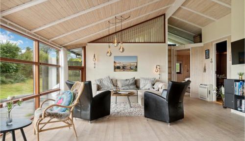 Three-Bedroom Holiday Home 