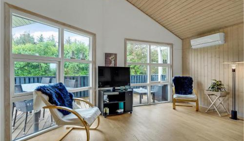 Three-Bedroom Holiday Home 