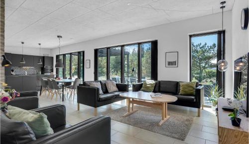 Three-Bedroom Holiday Home 