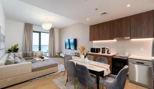 One-Bedroom Apartment with Balcony