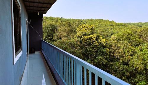 One-Bedroom Apartment with Balcony and Mountain View  